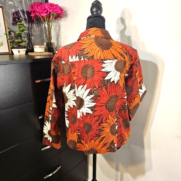 L French Laundry, burgundy, sunflowers pattern jean jacket. - Picture 4 of 13